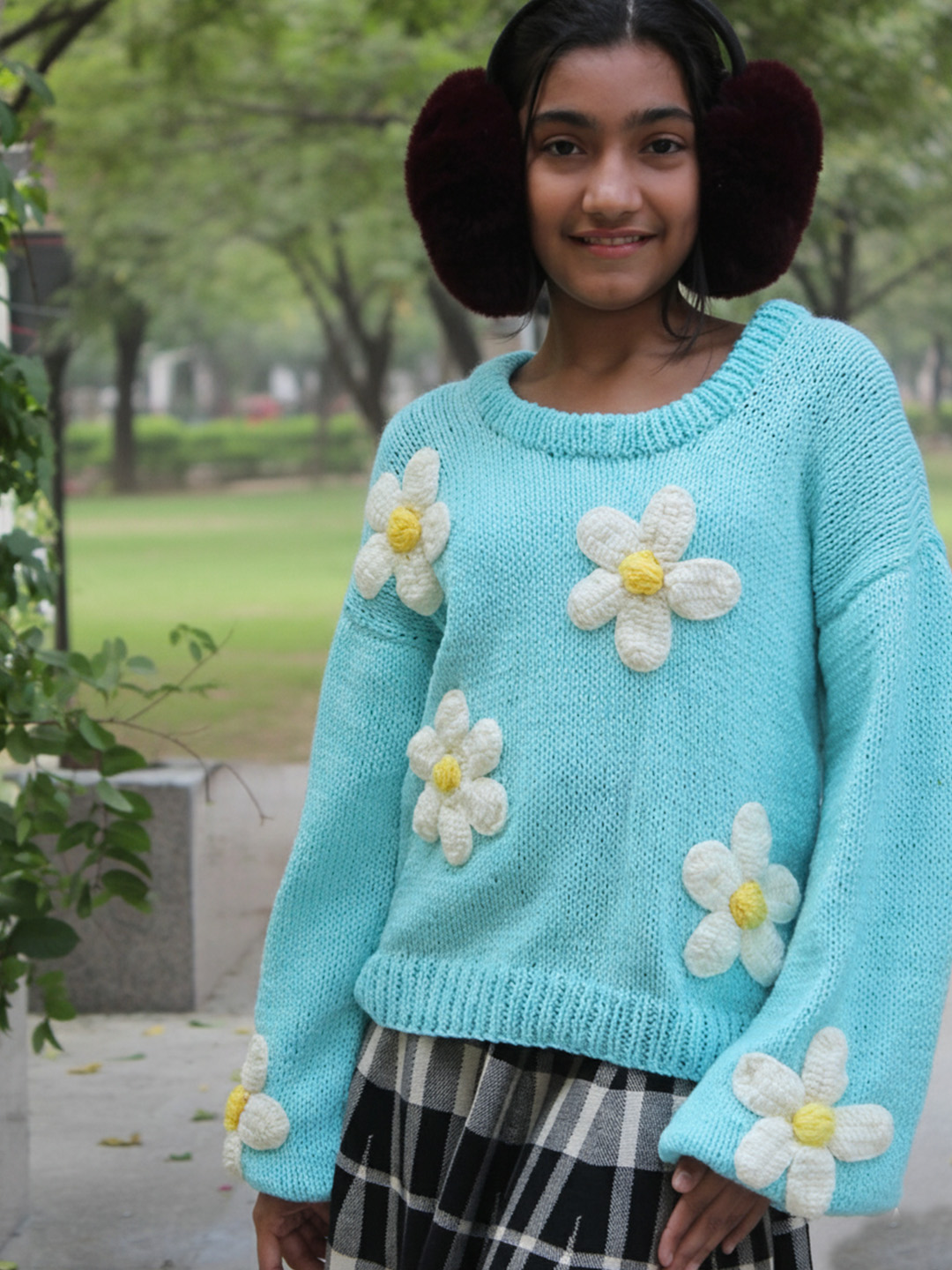 Woonie Handknitted Full Sleeves Floral Applique Detailed Sweater - Blue