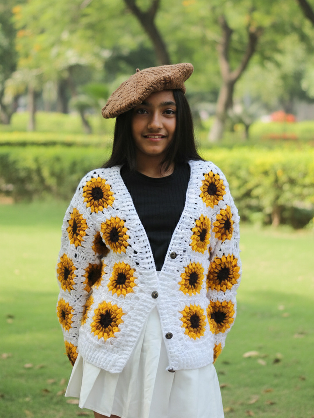 Woonie Handknitted Full Sleeves Sunflower Detailed Cardigan - White
