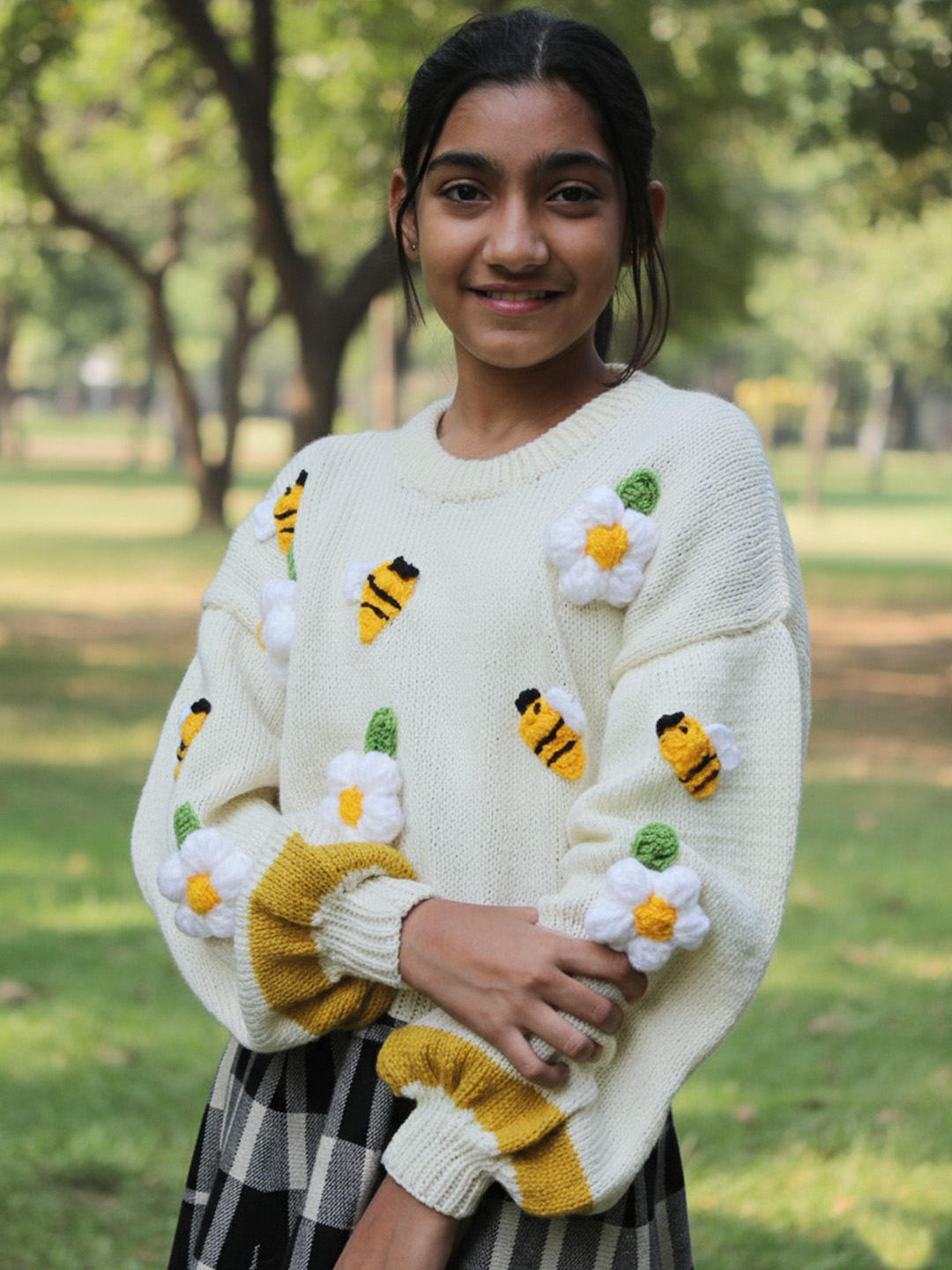 Woonie Handknitted Full Sleeves Floral and Bee Applique Detailed Sweater - Cream