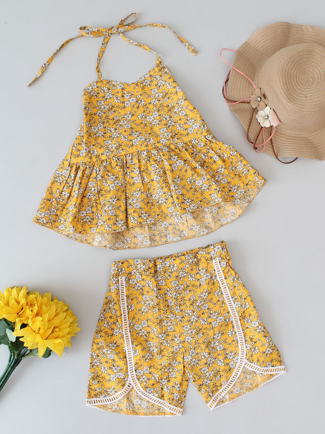Woonie Sleeveless Sweet Heart Neck All Over Flower Print Top With Shorts - Yellow