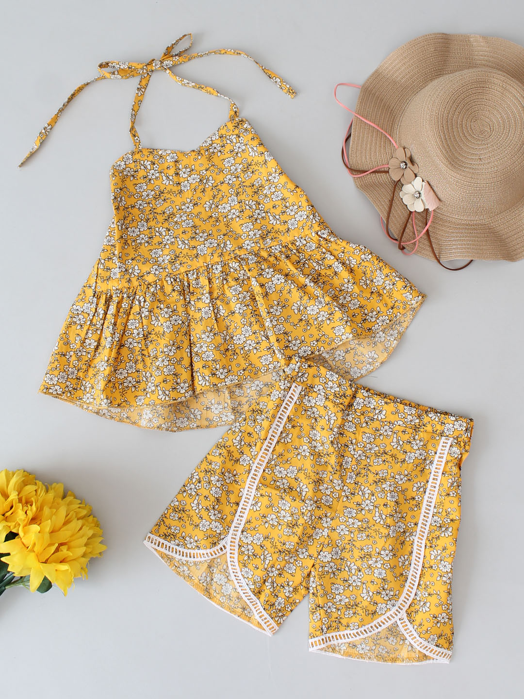 Woonie Sleeveless Sweet Heart Neck All Over Flower Print Top With Shorts - Yellow