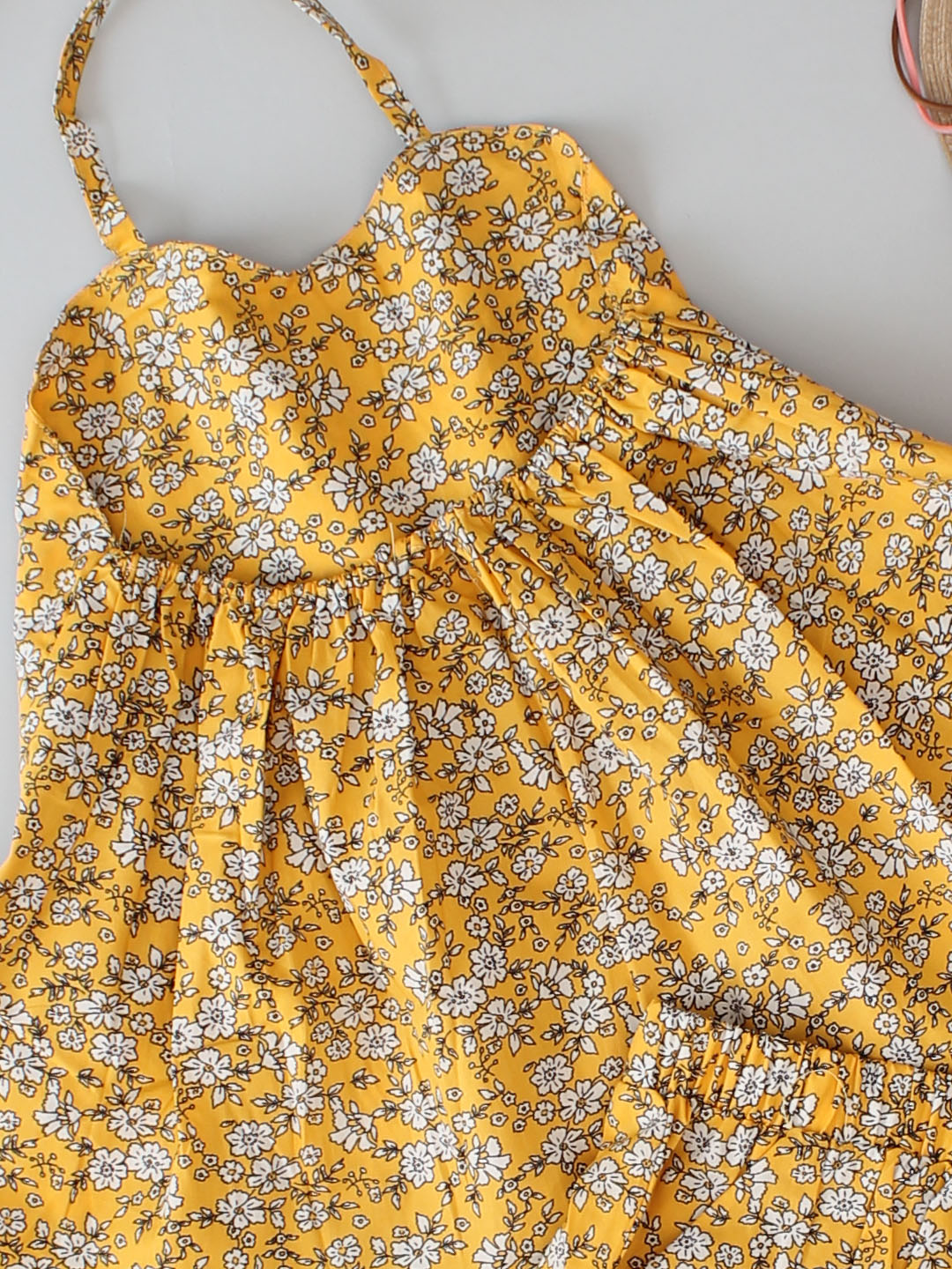 Woonie Sleeveless Sweet Heart Neck All Over Flower Print Top With Shorts - Yellow