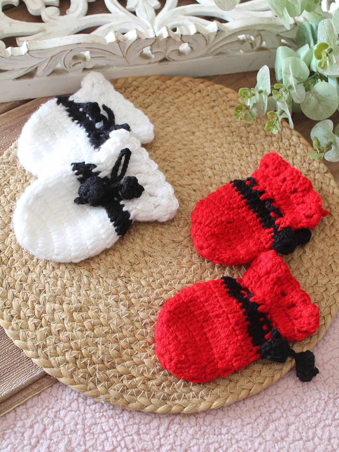 Woonie Handknitted Self Design Mittens Set of 2
