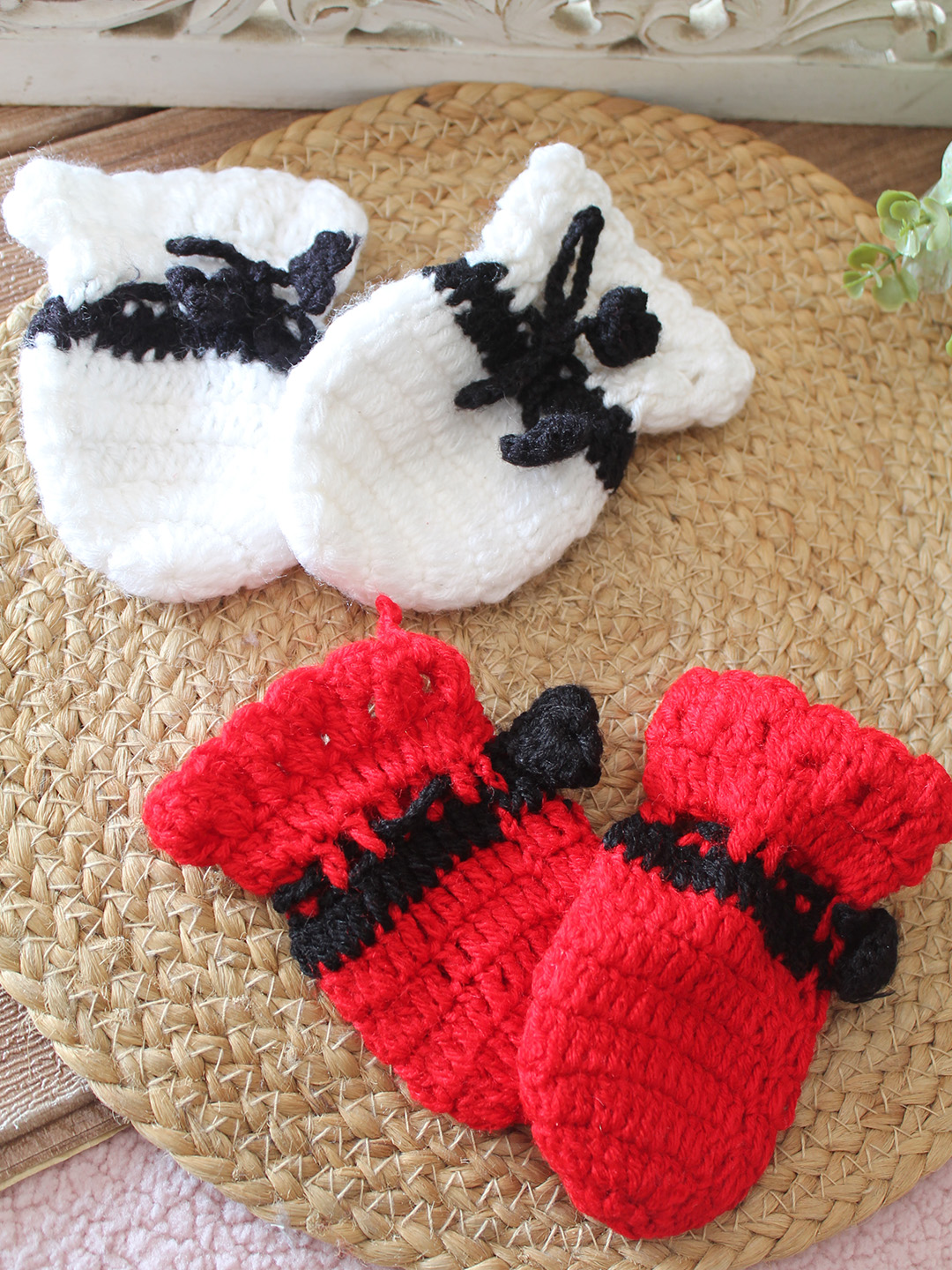 Woonie Handknitted Self Design Mittens Set of 2