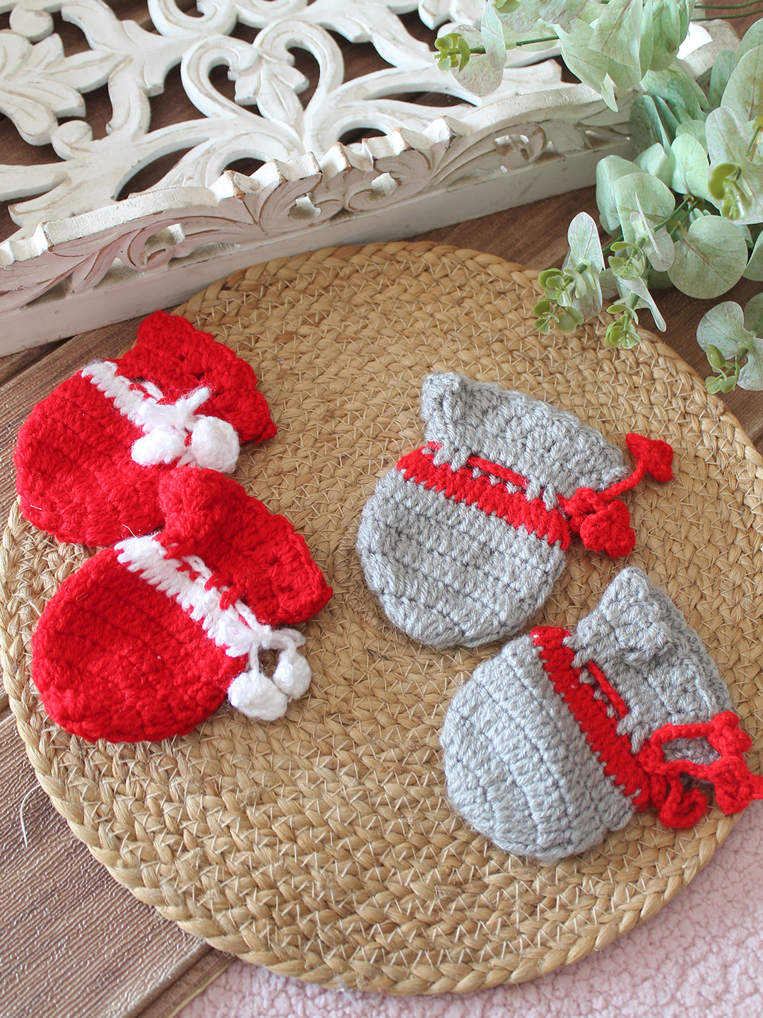 Woonie Handknitted Self Design Mittens (Set of 2)