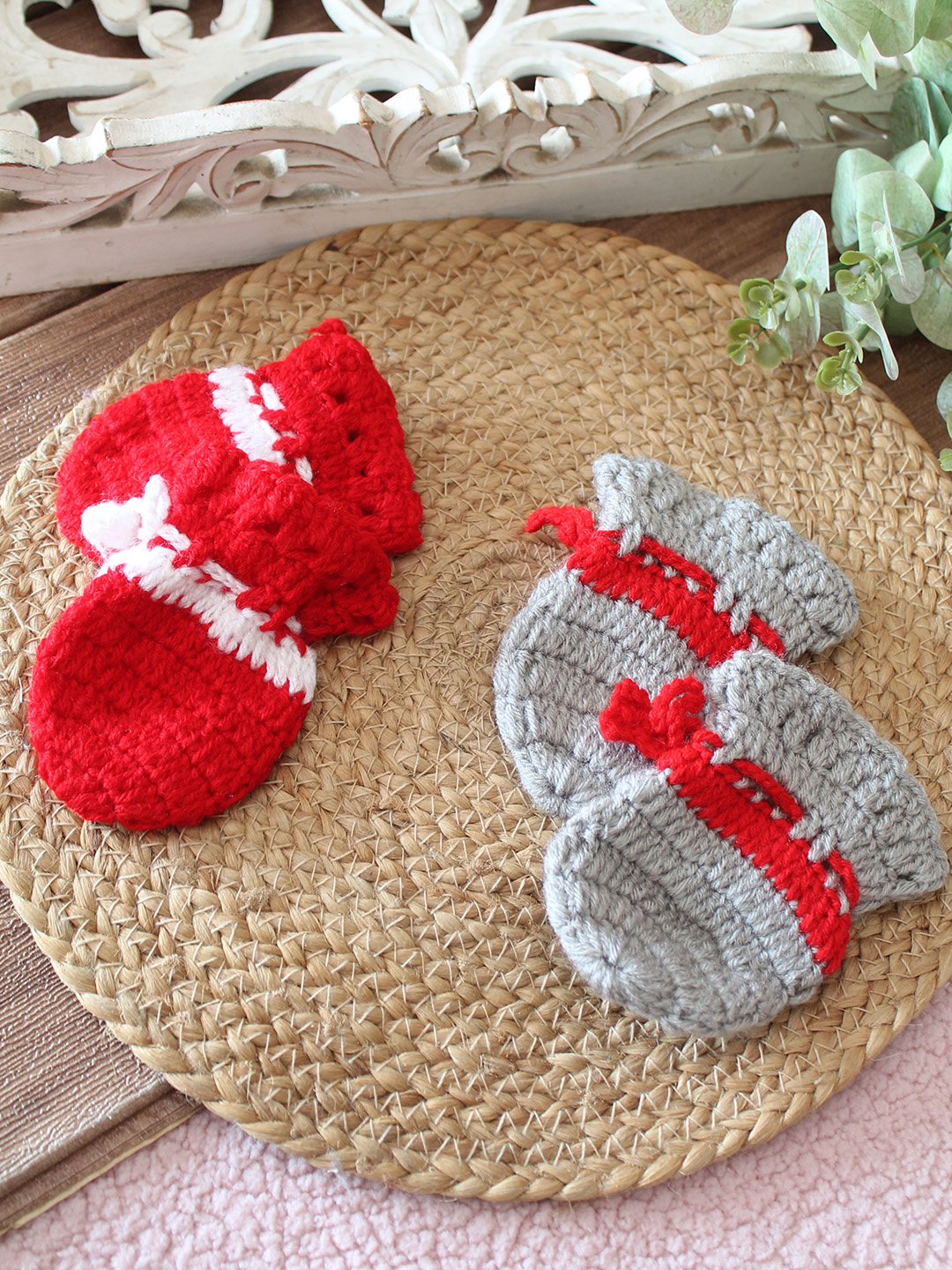 Woonie Handknitted Self Design Mittens Set of 2