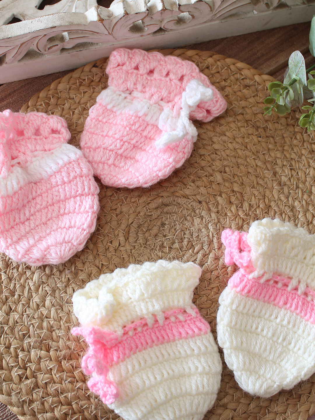 Woonie Handknitted Self Design Mittens Set of 2