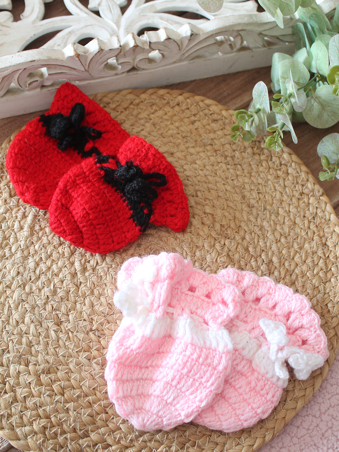 Woonie Handknitted Self Design Mittens (Set of 2)