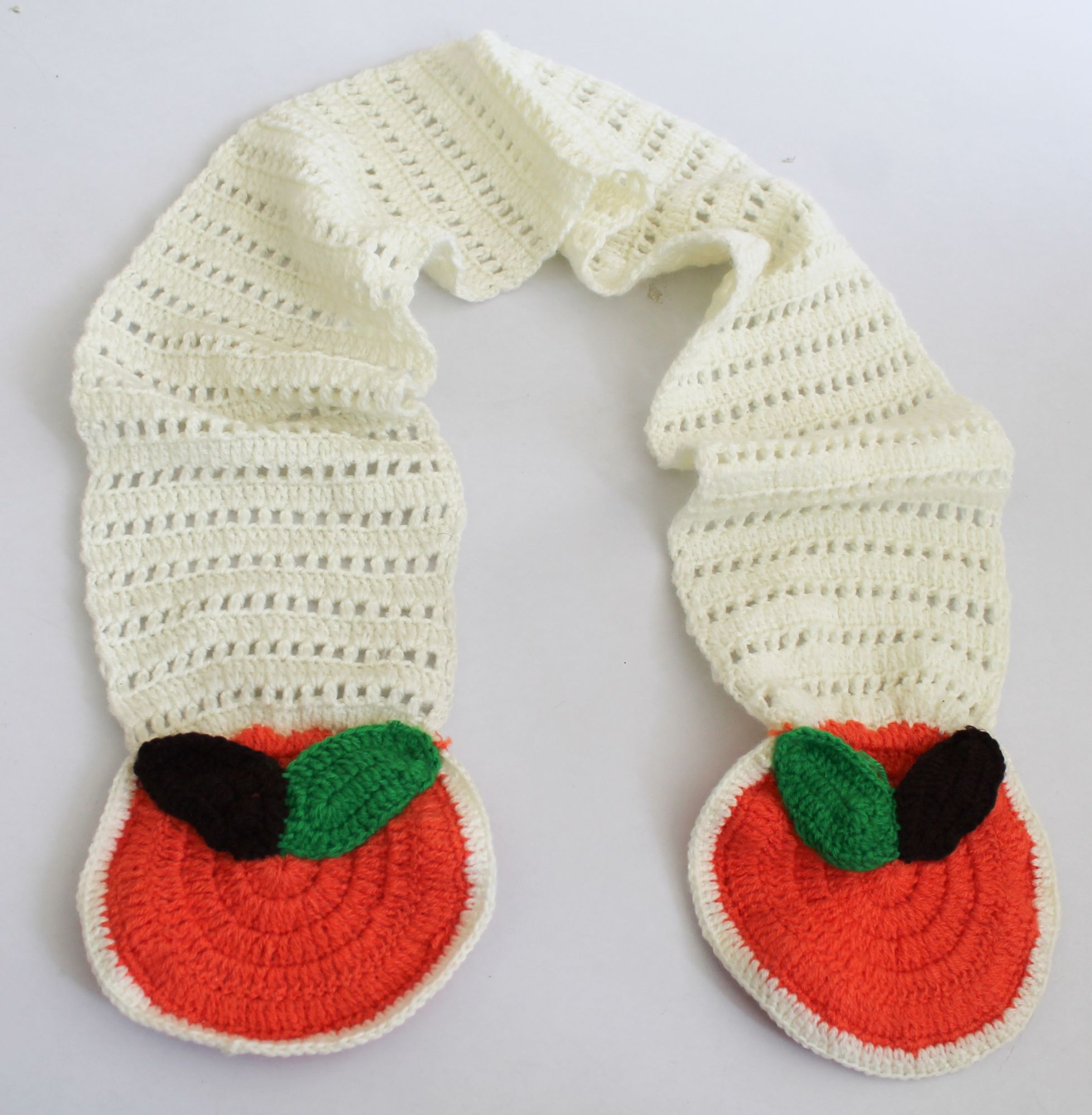 Woonie Handmade Fruit Decorated Muffler - Cream
