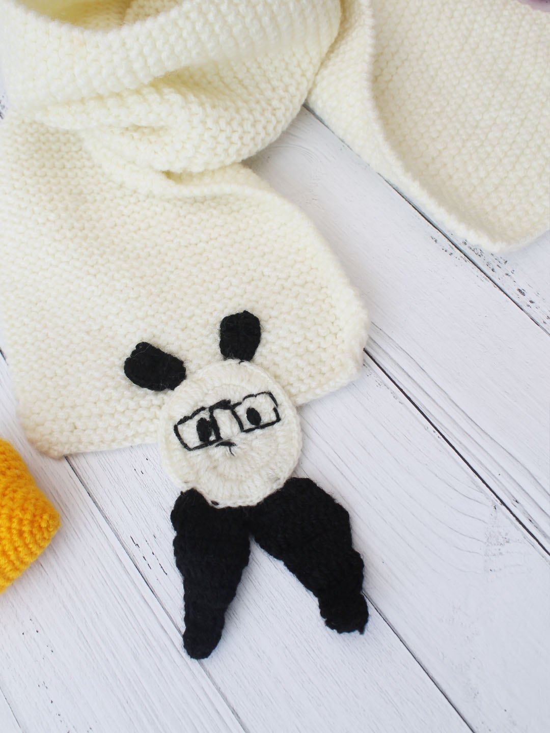 Woonie Hand Knit Muffler with a Dog Applique - Off White