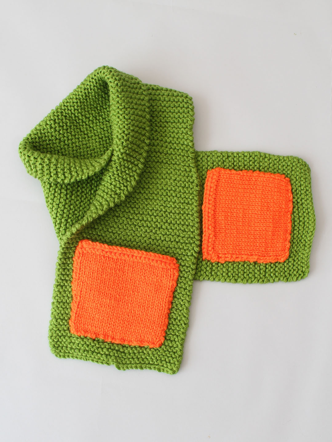 Woonie Handknitted Winter Muffler for Kids with Pocket - Green
