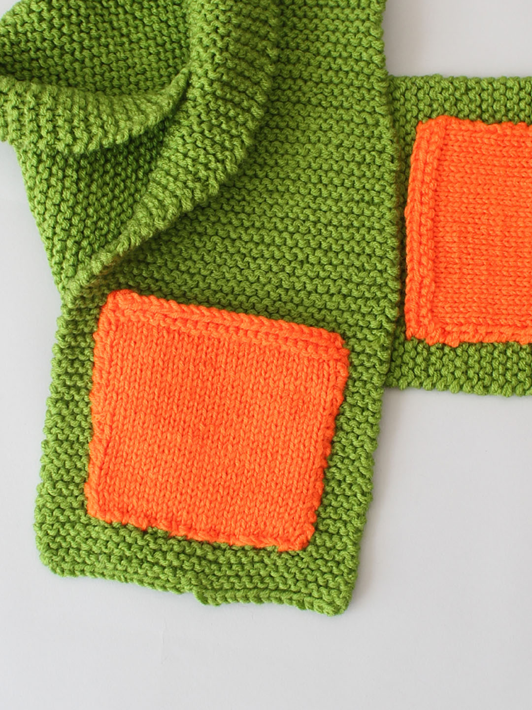 Woonie Handknitted Winter Muffler for Kids with Pocket - Green