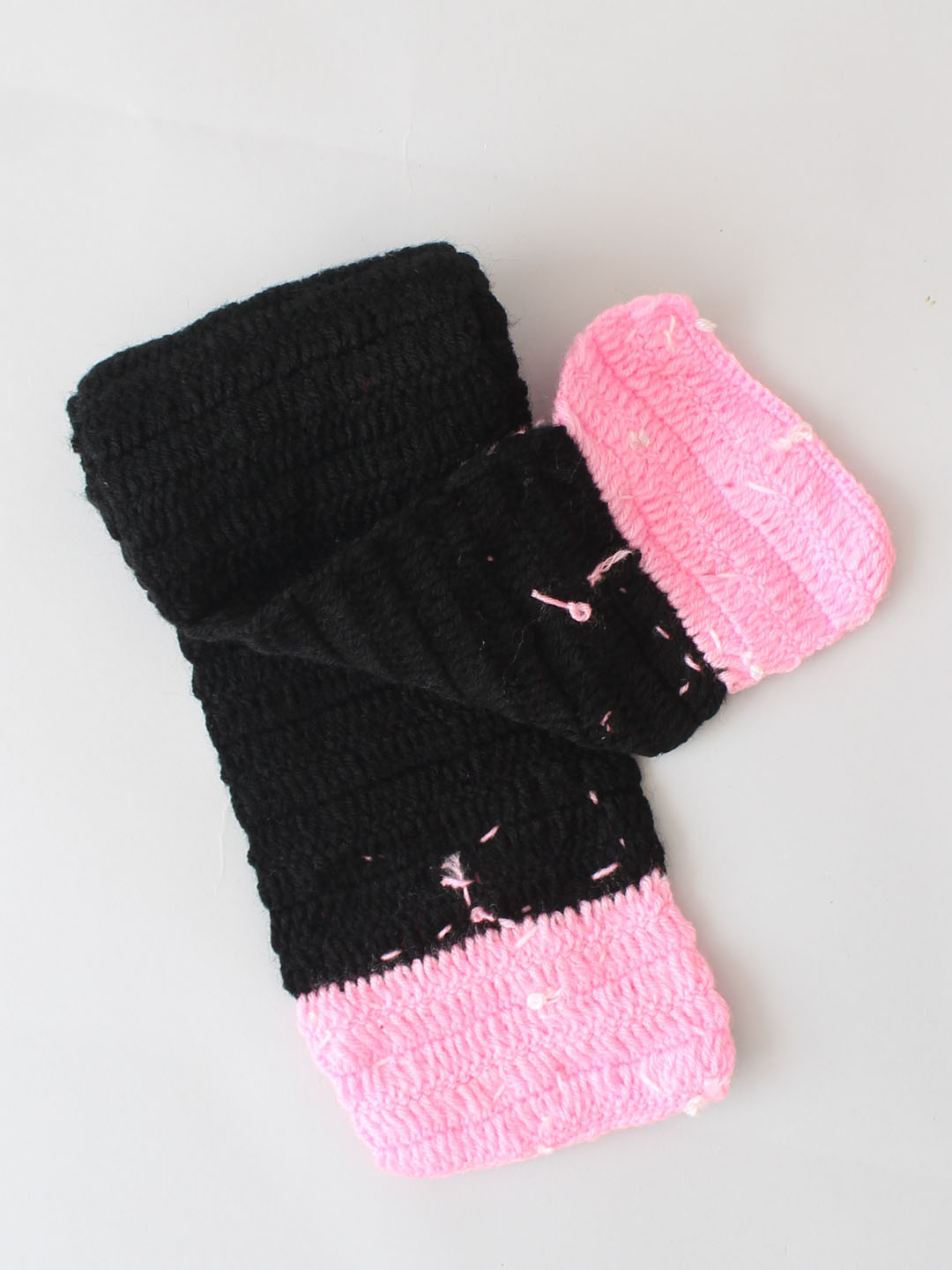 Woonie Handmade Crochet Muffler with Baby Pink Bow - Black