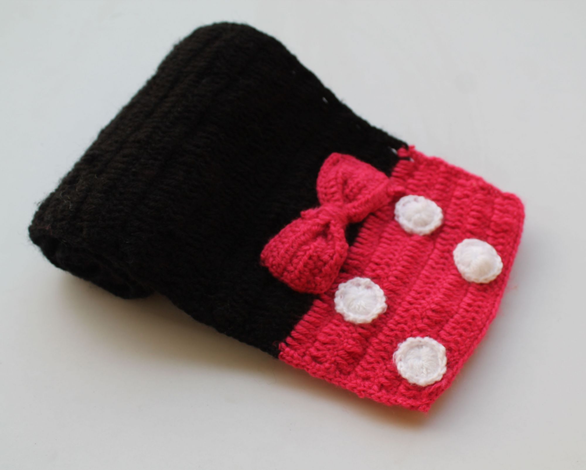Woonie Handmade Crochet Bow Detailing Muffler - Black &Pink