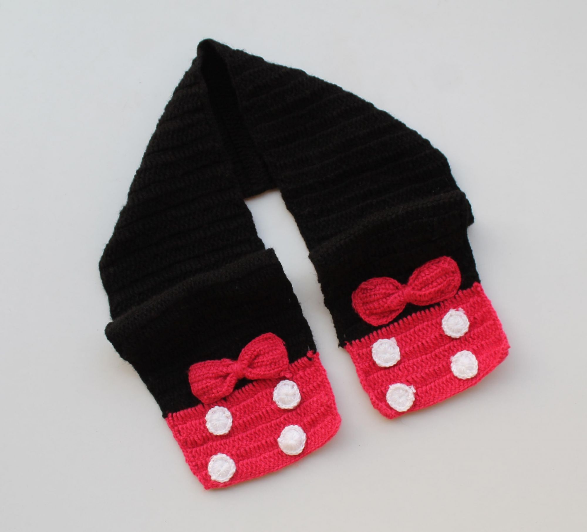 Woonie Handmade Crochet Bow Detailing Muffler - Black &Pink