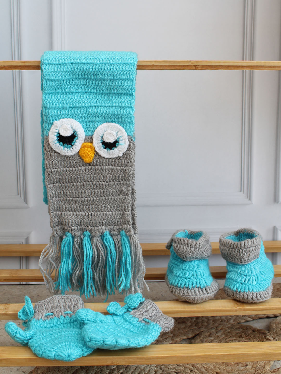 Woonie Handknit Bird Applique Muffler with Gloves & Boots -Blue