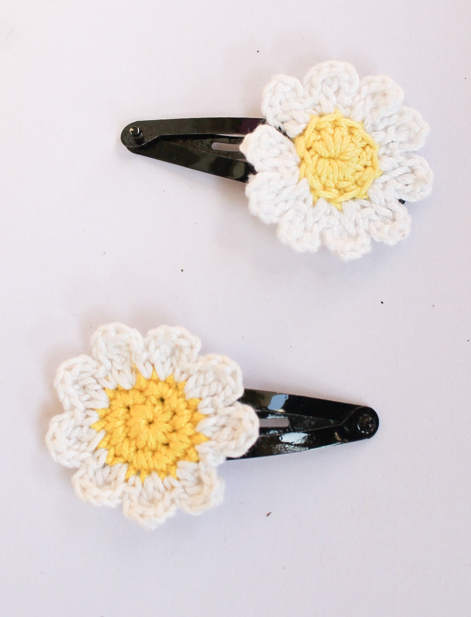 Woonie Handmade Set of 2 Floral Hair Clips - White