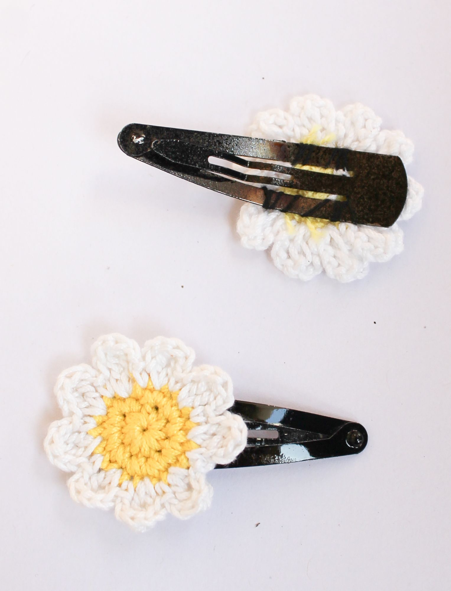 Woonie Handmade Set of 2 Floral Hair Clips - White