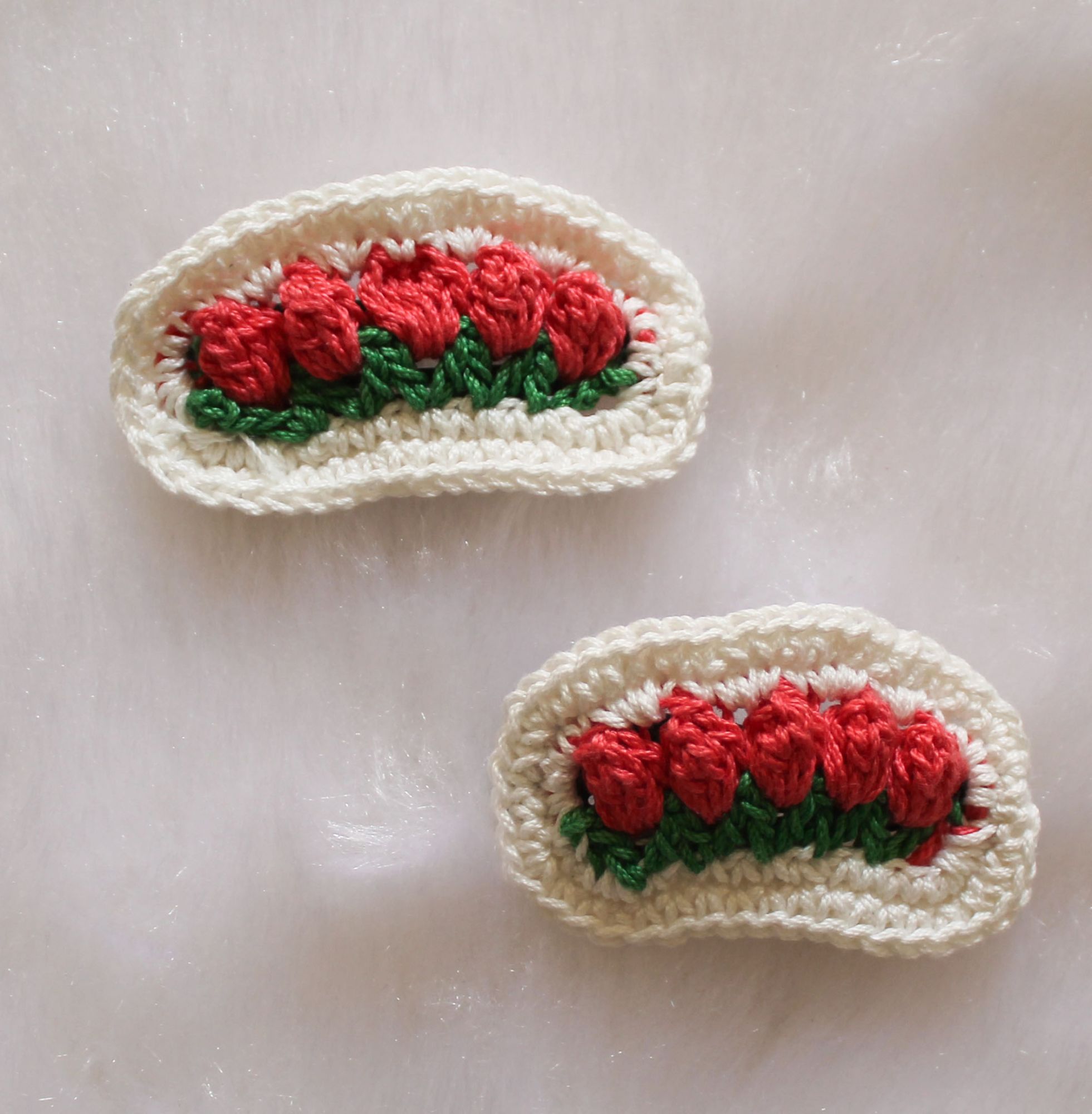 Woonie Handmade Tulip Bunch Crochet Pair of Hair Clips for Girls-Off-White