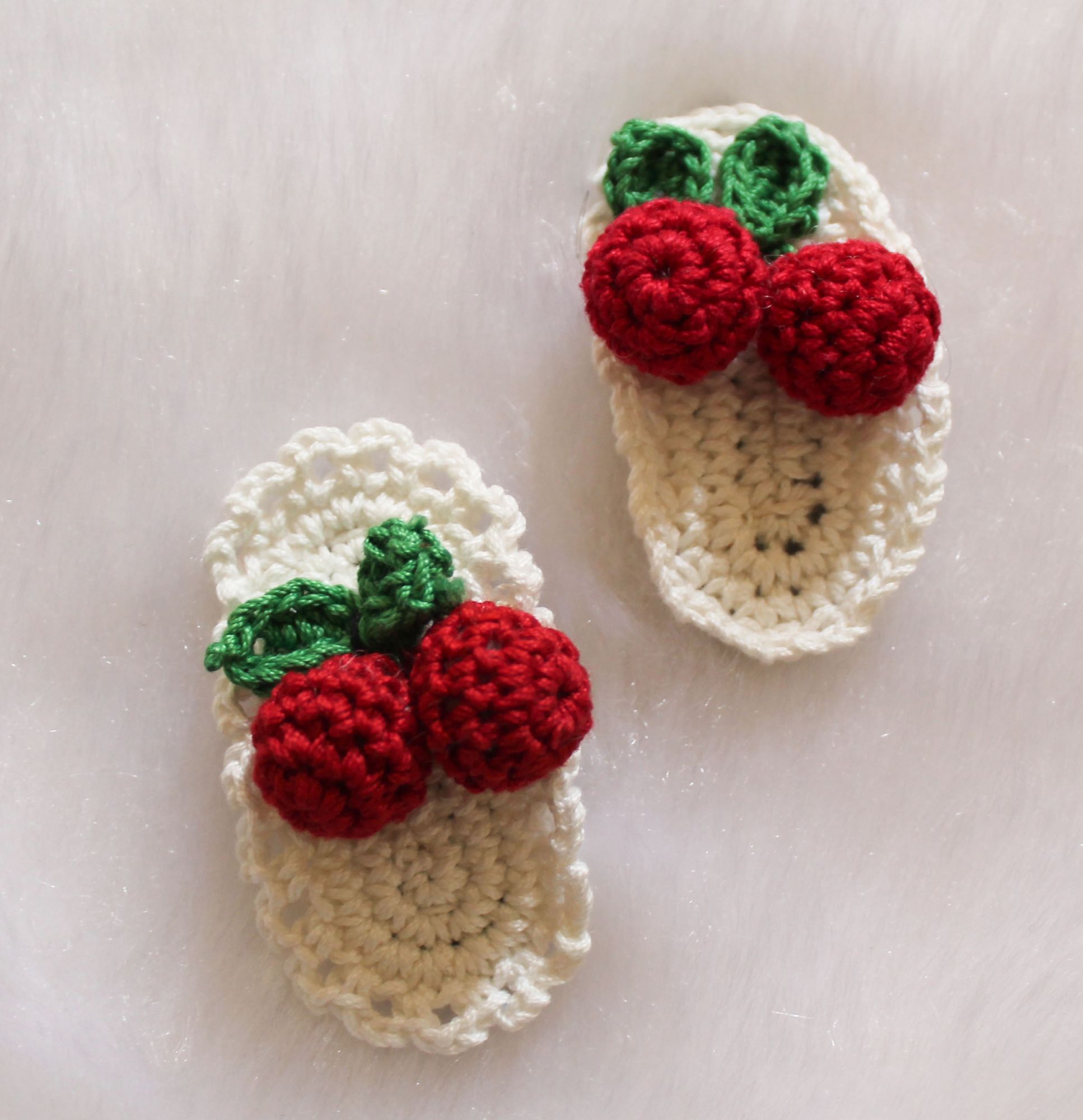 Woonie Handmade Cherry Detailing Set of 2 Clips- Cream & Red