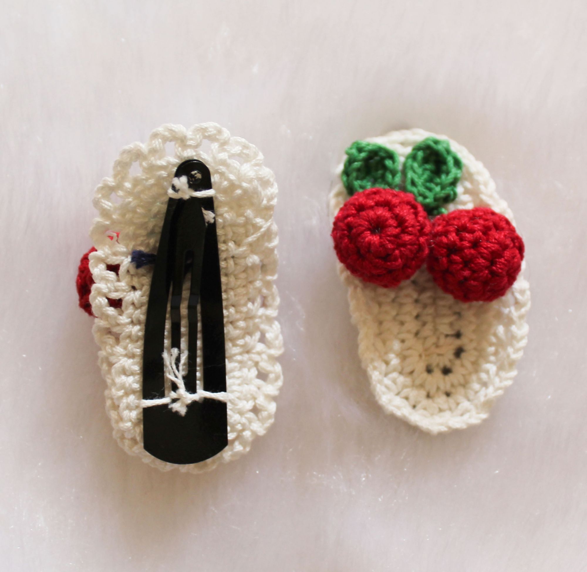 Woonie Handmade Cherry Detailing Set of 2 Clips- Cream & Red