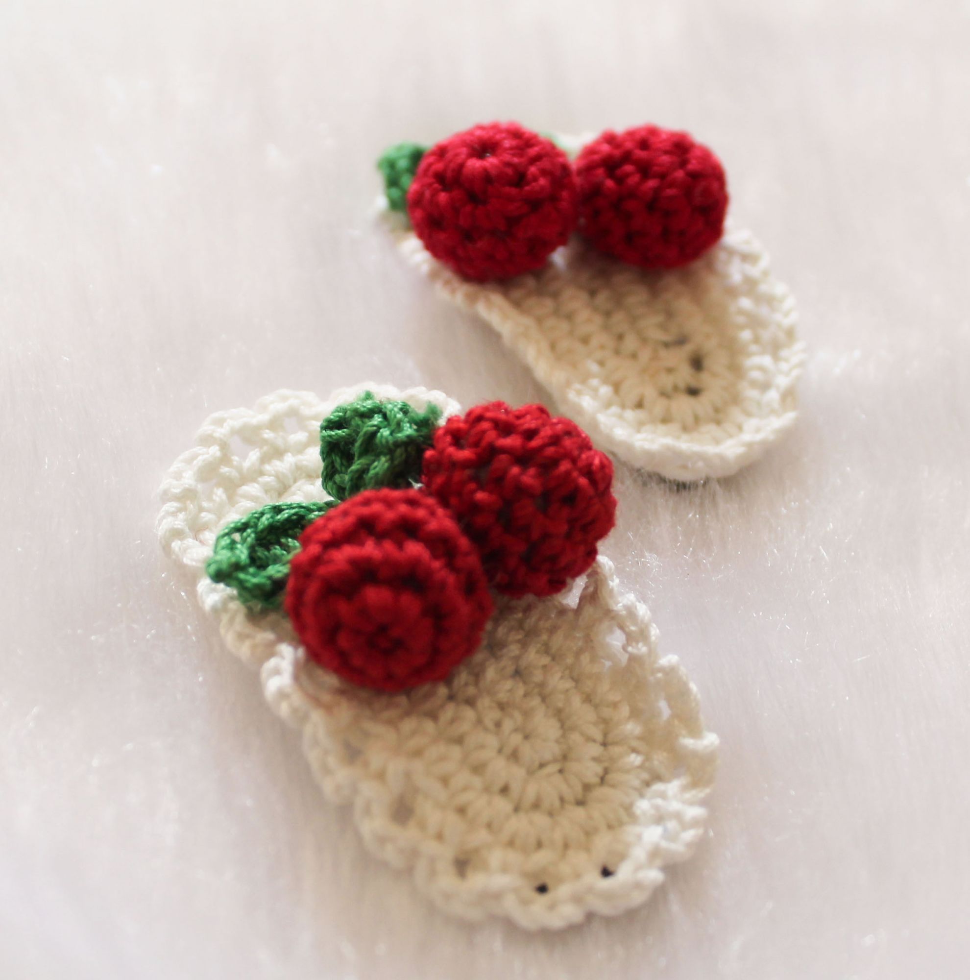 Woonie Handmade Cherry Detailing Set of 2 Clips- Cream & Red