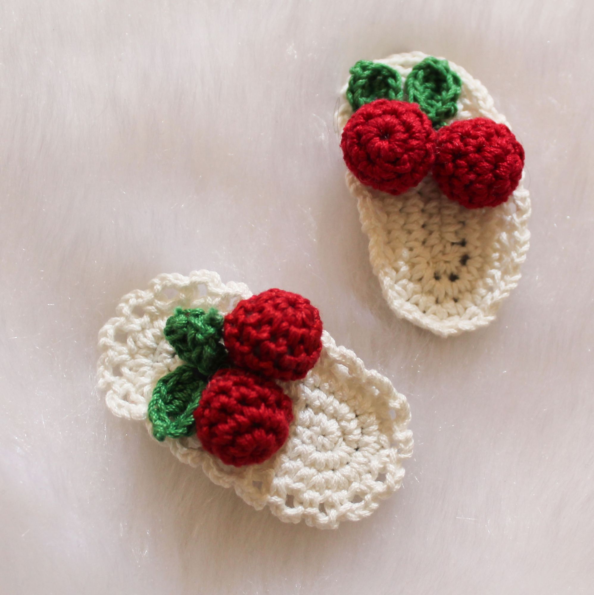 Woonie Handmade Cherry Detailing Set of 2 Clips- Cream & Red
