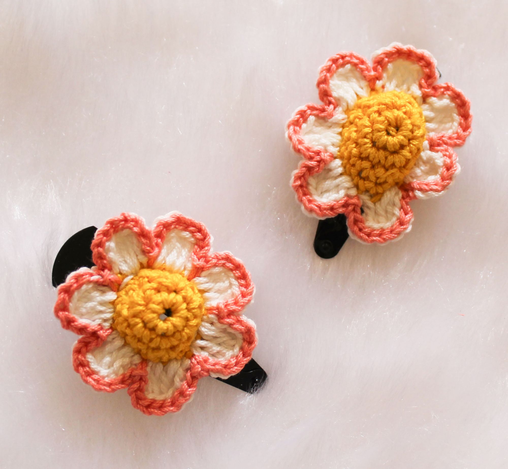 Woonie Handmade Flower Design Set of 2 Clips- Cream & Yellow