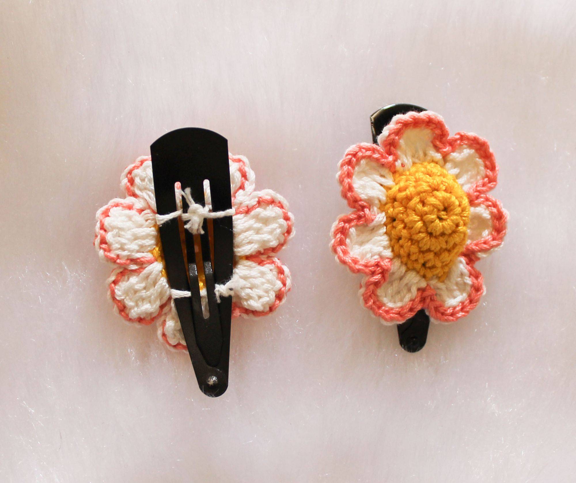 Woonie Handmade Flower Design Set of 2 Clips- Cream & Yellow