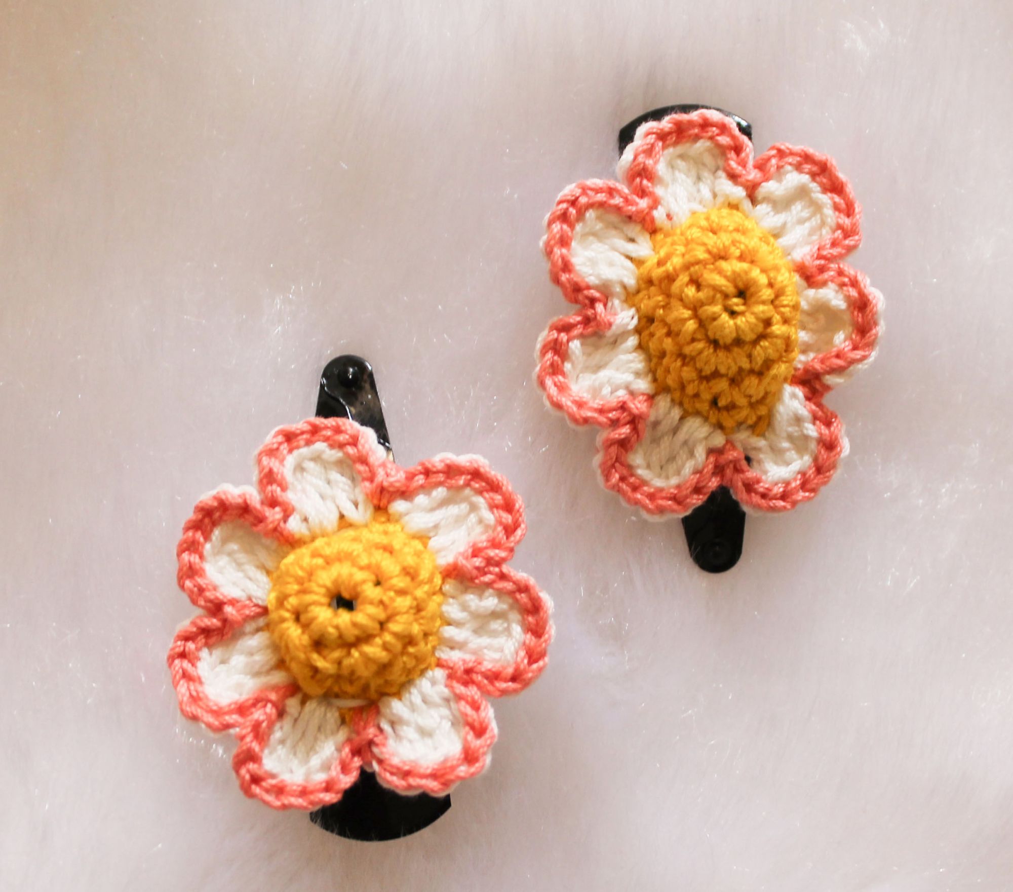 Woonie Handmade Flower Design Set of 2 Clips- Cream & Yellow