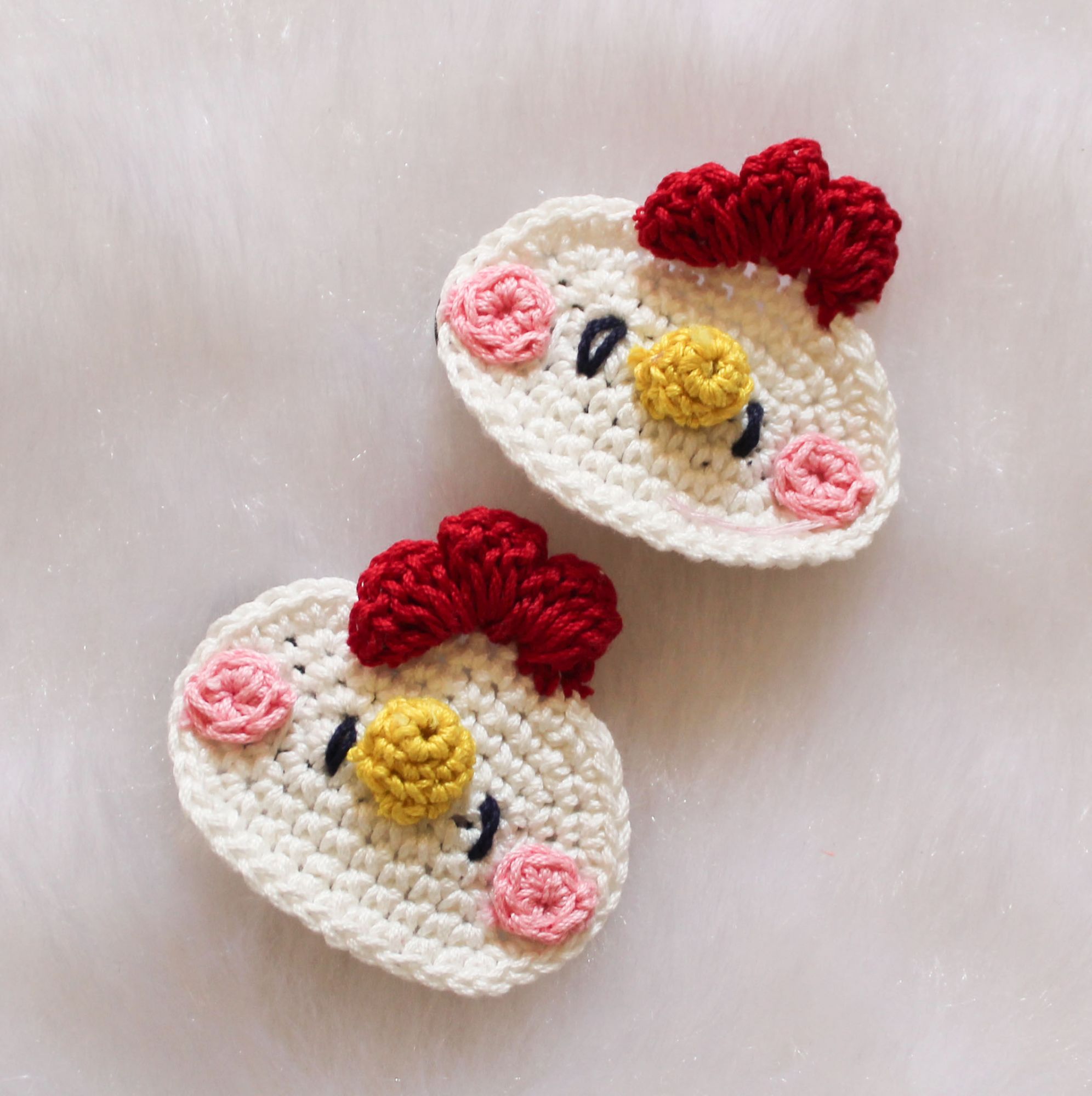 Woonie Handmade Hen Face Detailing Set of 2 Clips - White