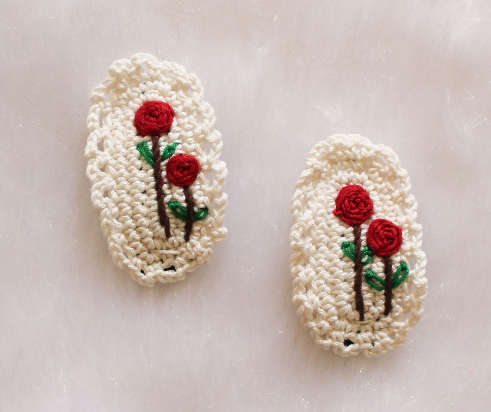 Woonie Handmade Embroidered Rose Detailing Set of 2 Hair Clips-Cream