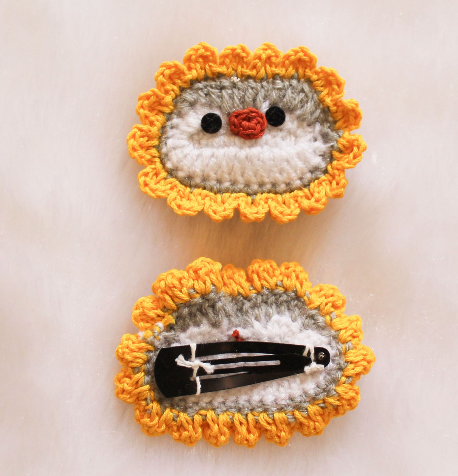 Woonie Crochet Chick Face Detailing Set of 2 Clips- White & Yellow