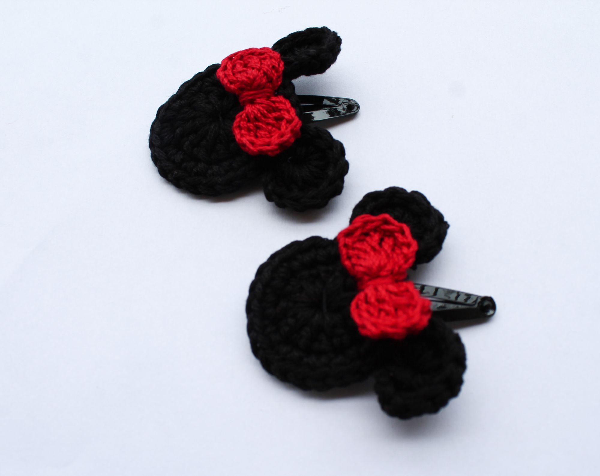 Handmade Crochet Red Bow Tic Tac Hair Pins for Girls - Black Woonie