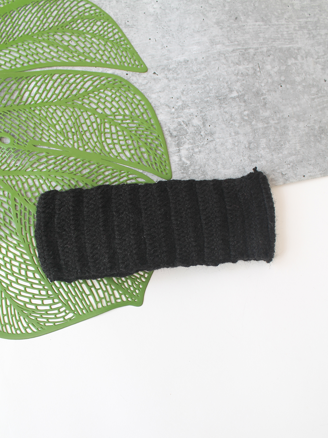 Woonie Floral Applique Detailed Hand Knitted Headband - Black