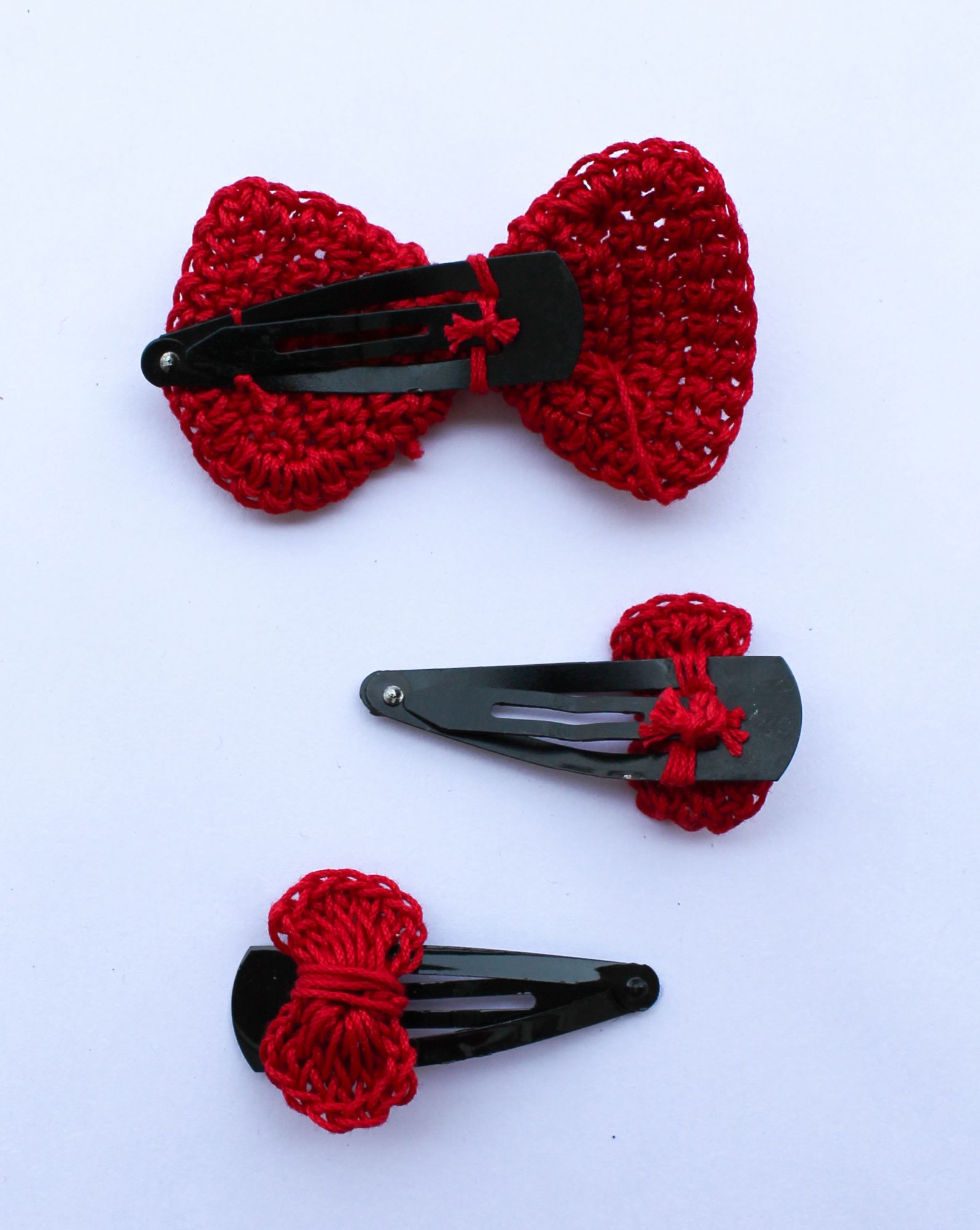 Handmade Crochet Red Bow Tic Tac Hair Pins for Girls - Red Woonie