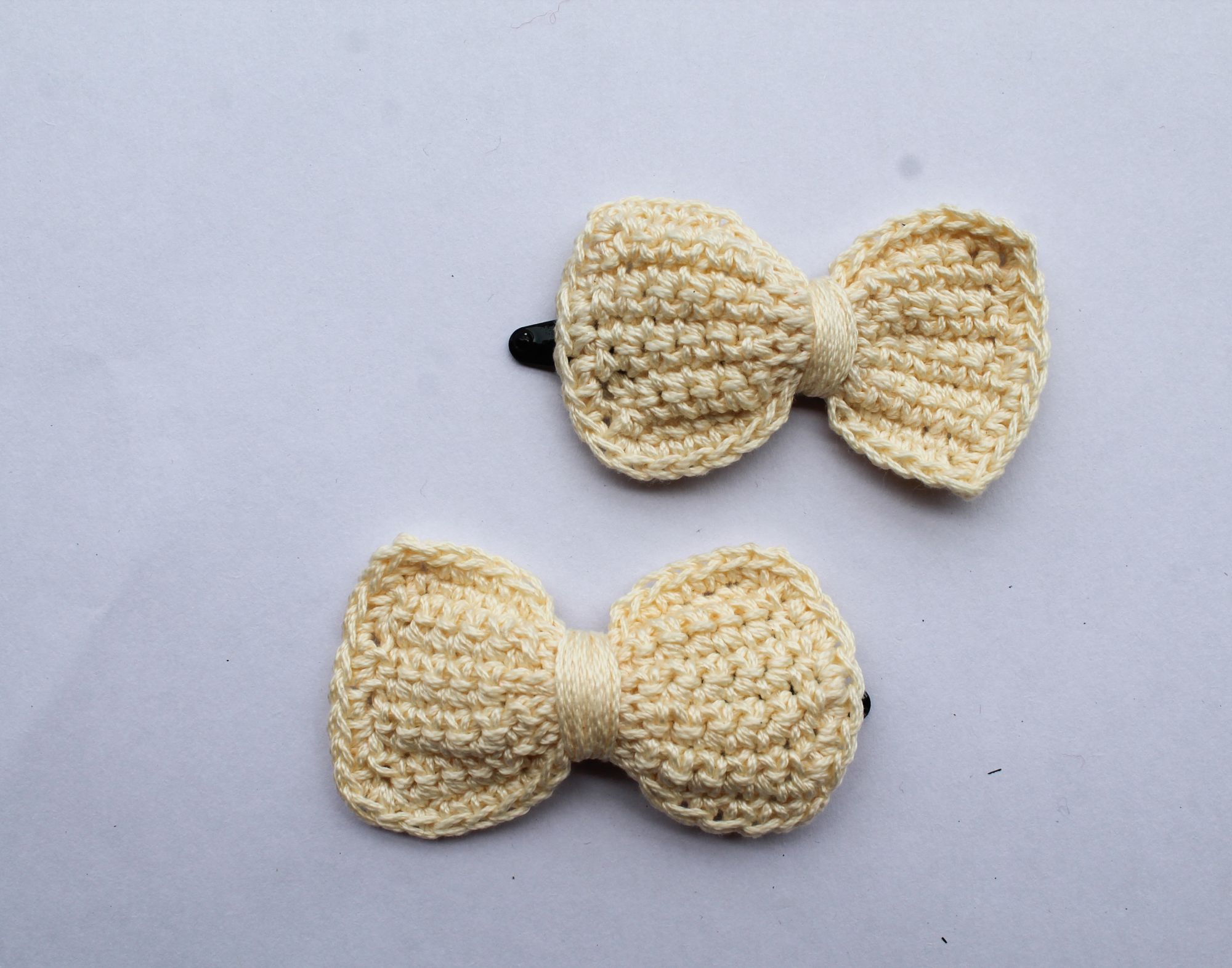 Handmade Crochet Bow Tic Tac Hair Pins for Girls - Off White Woonie