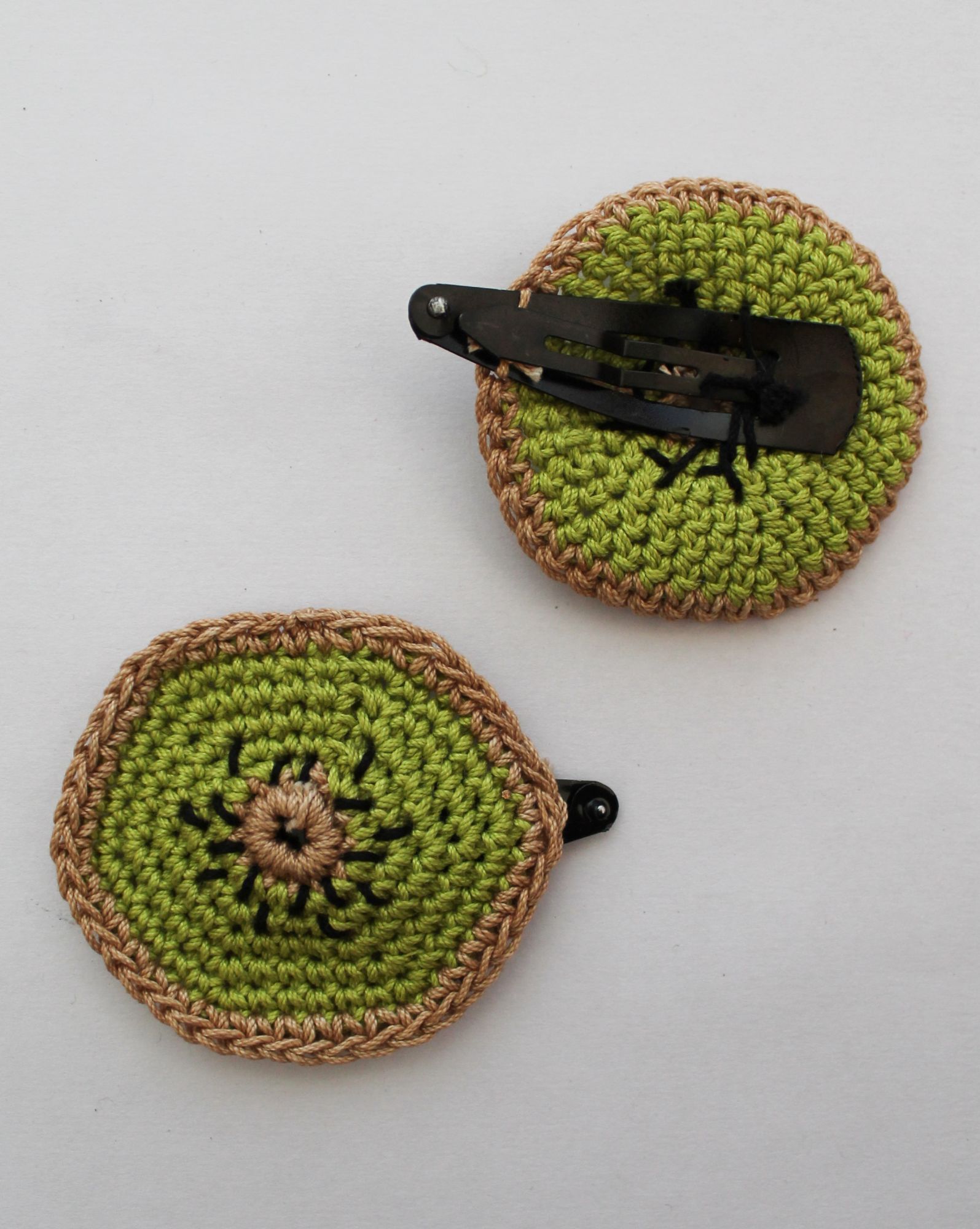 Handmade Crochet Kiwi Tic Tac Hair Pins for Girls - Green Woonie