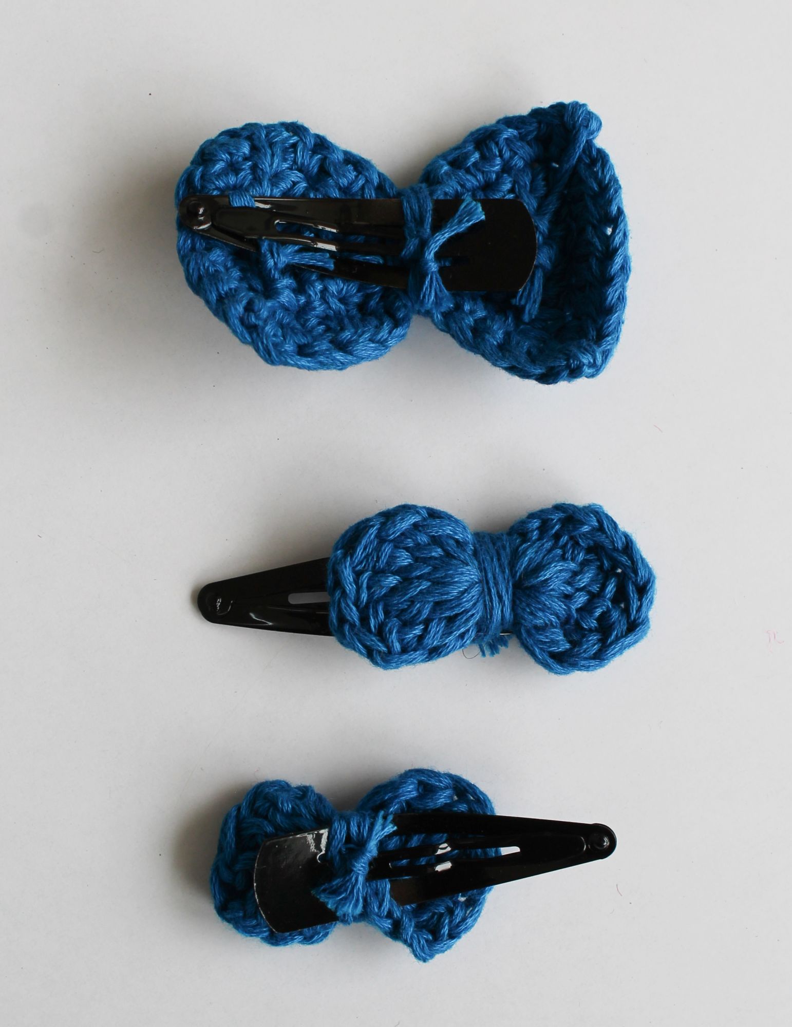 Handmade Crochet Bow Shape Tic Tac Hair Pins for Girls - Blue Woonie
