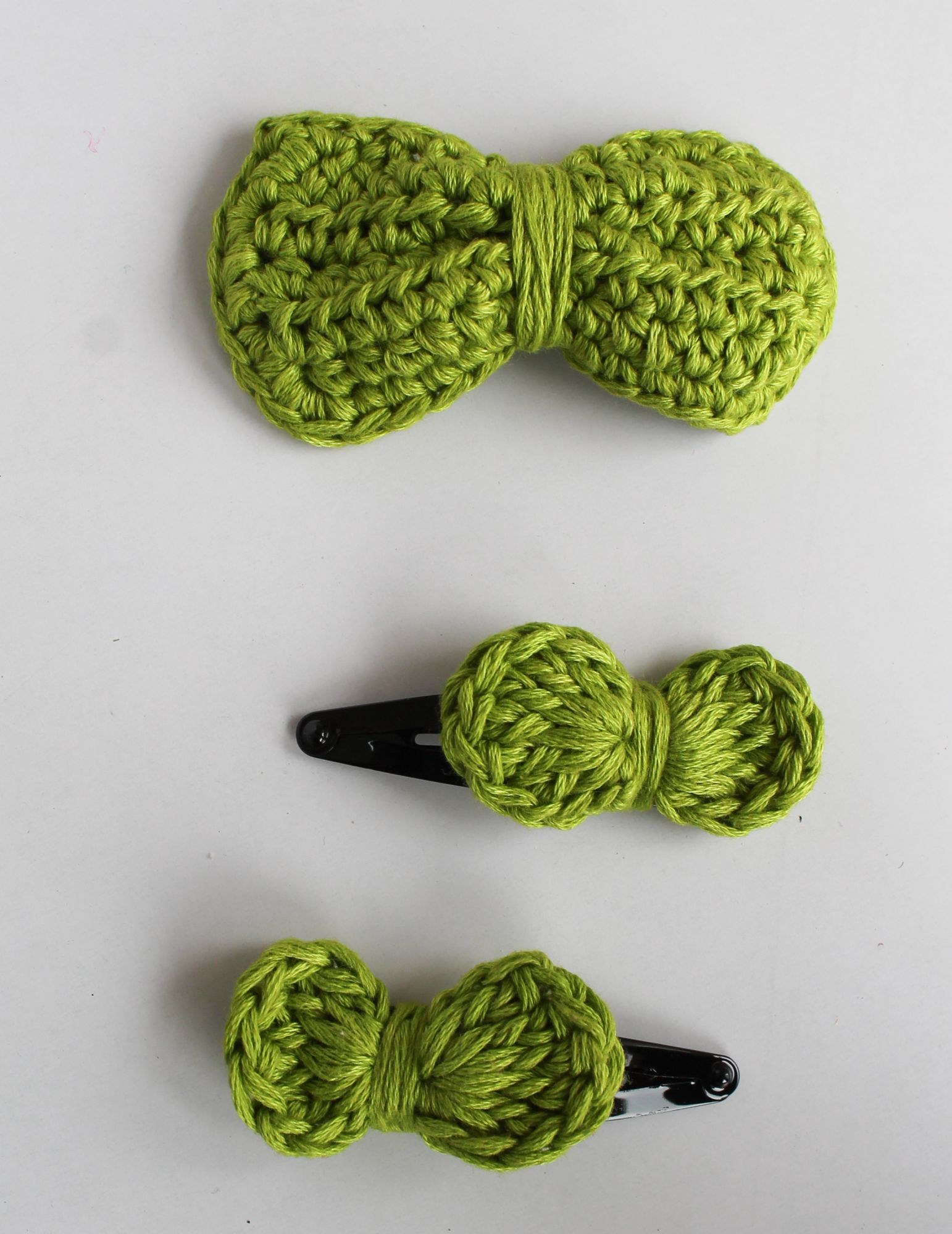 Handmade Crochet Bow Shape Tic Tac Hair Pins for Girls - Green Woonie