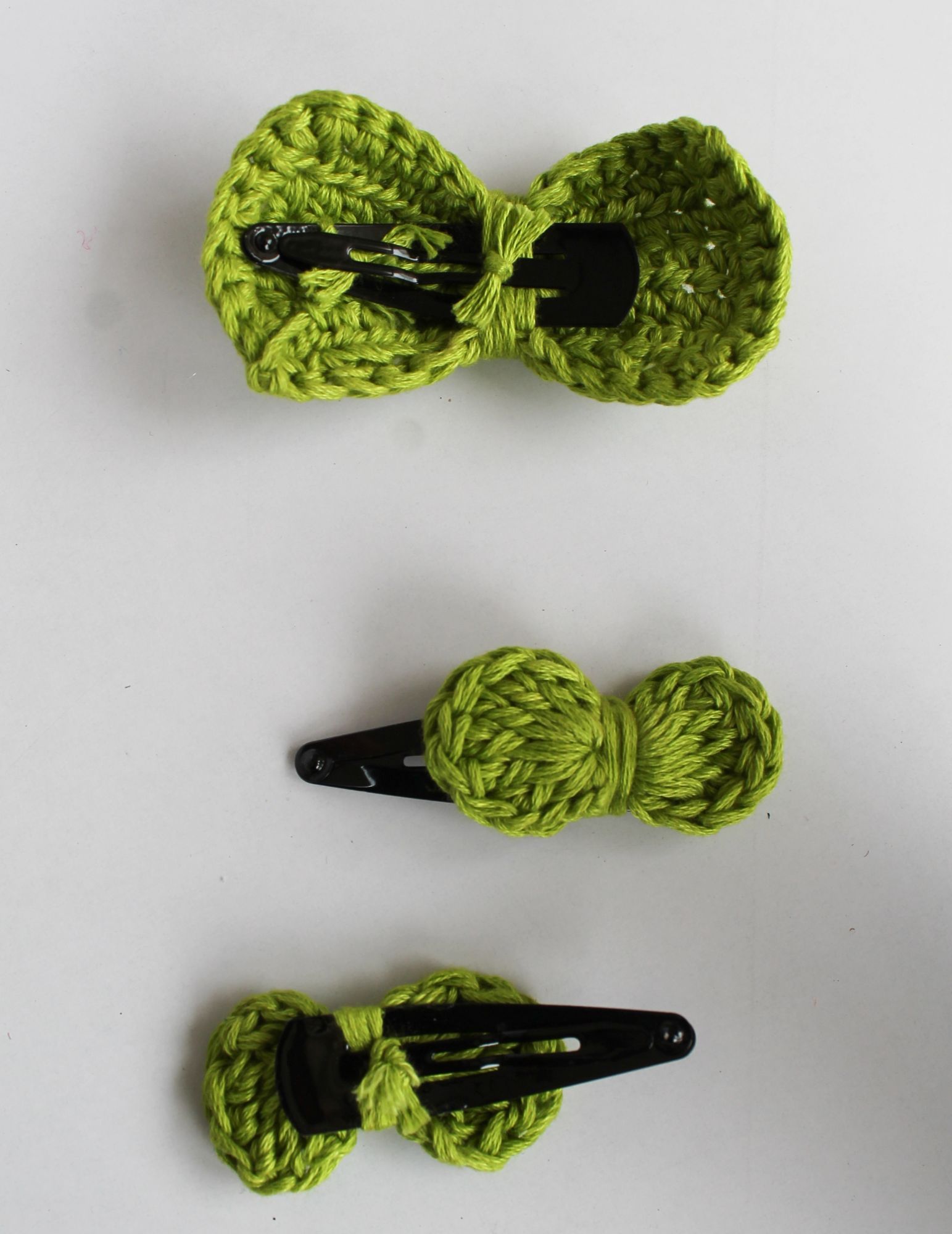 Handmade Crochet Bow Shape Tic Tac Hair Pins for Girls - Green Woonie