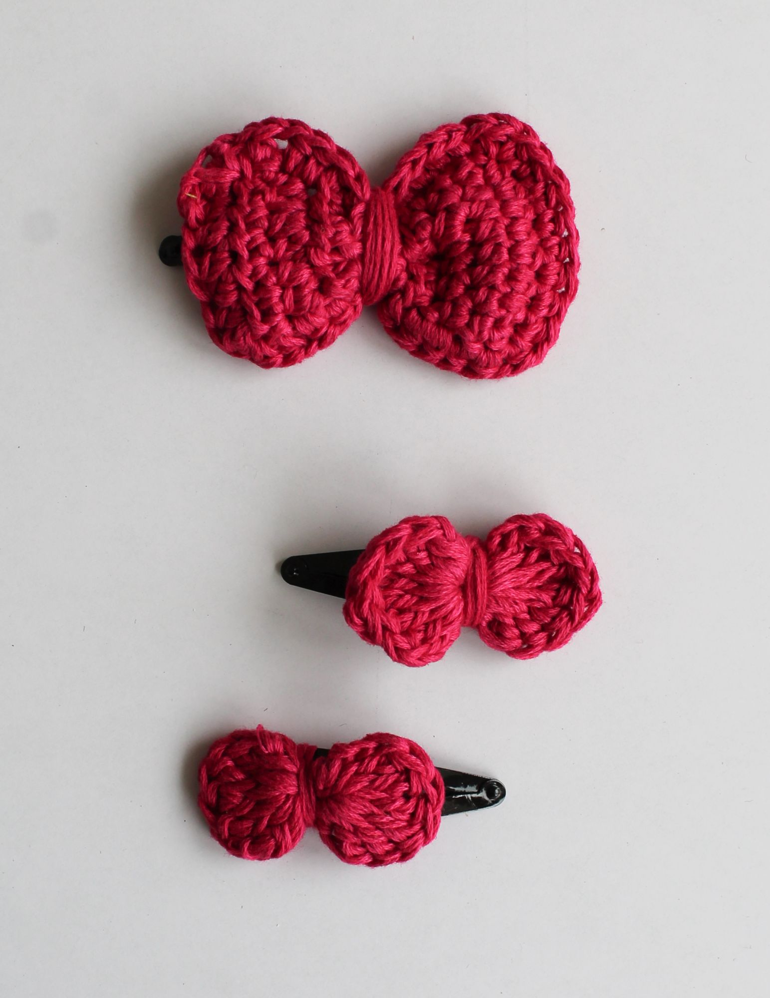 Handmade Crochet Bow Shape Tic Tac Hair Pins for Girls - Red Woonie