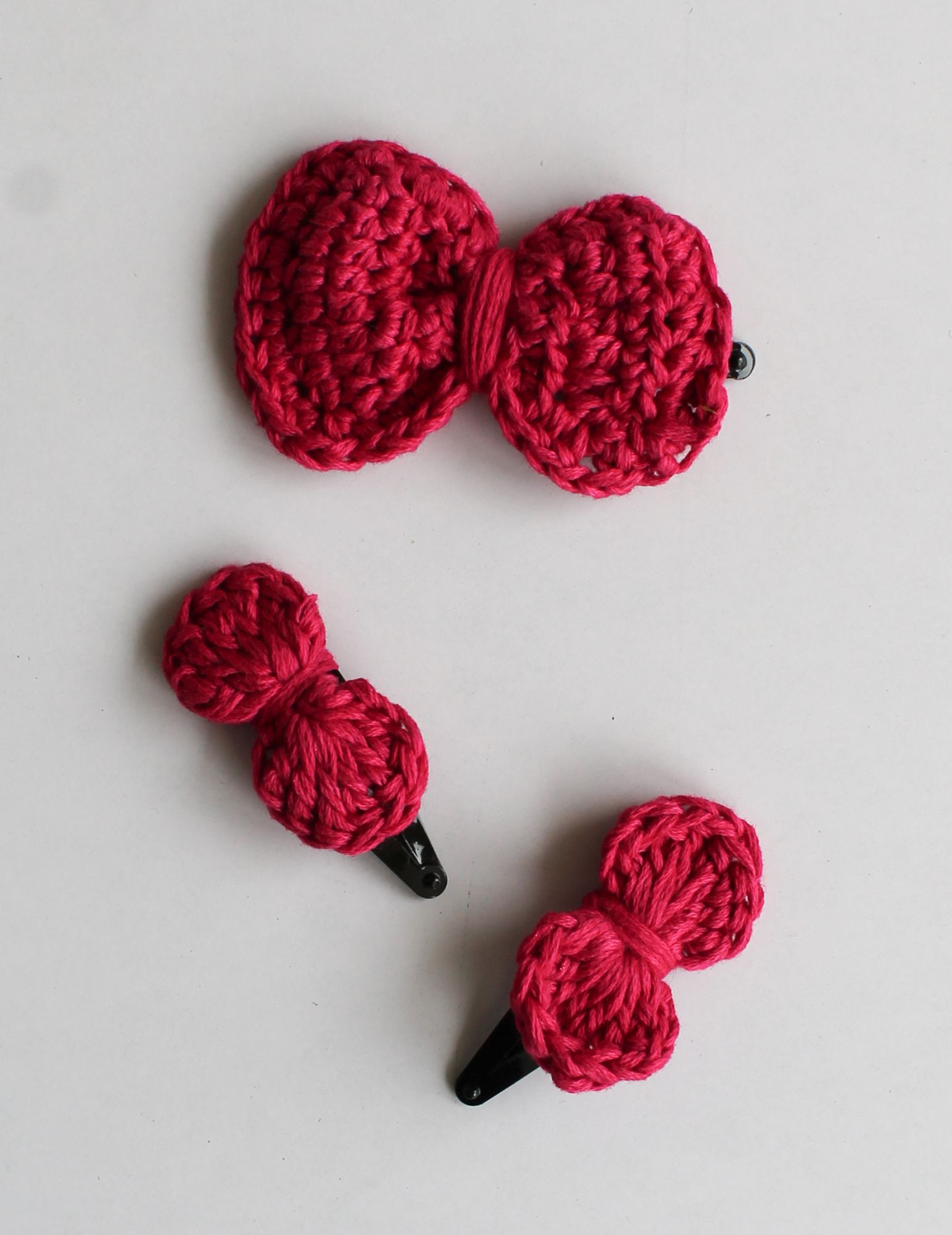 Handmade Crochet Bow Shape Tic Tac Hair Pins for Girls - Red Woonie
