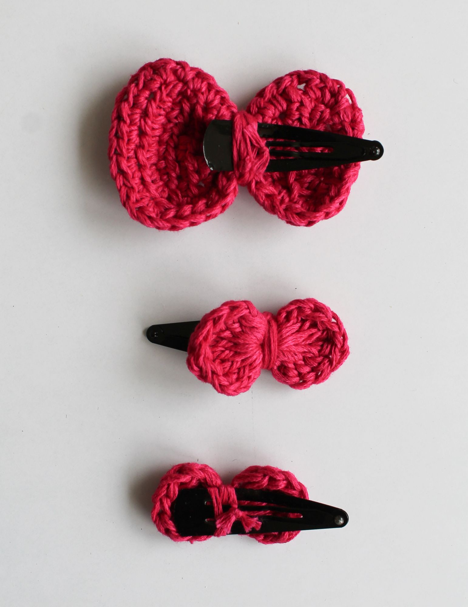Handmade Crochet Bow Shape Tic Tac Hair Pins for Girls - Red Woonie