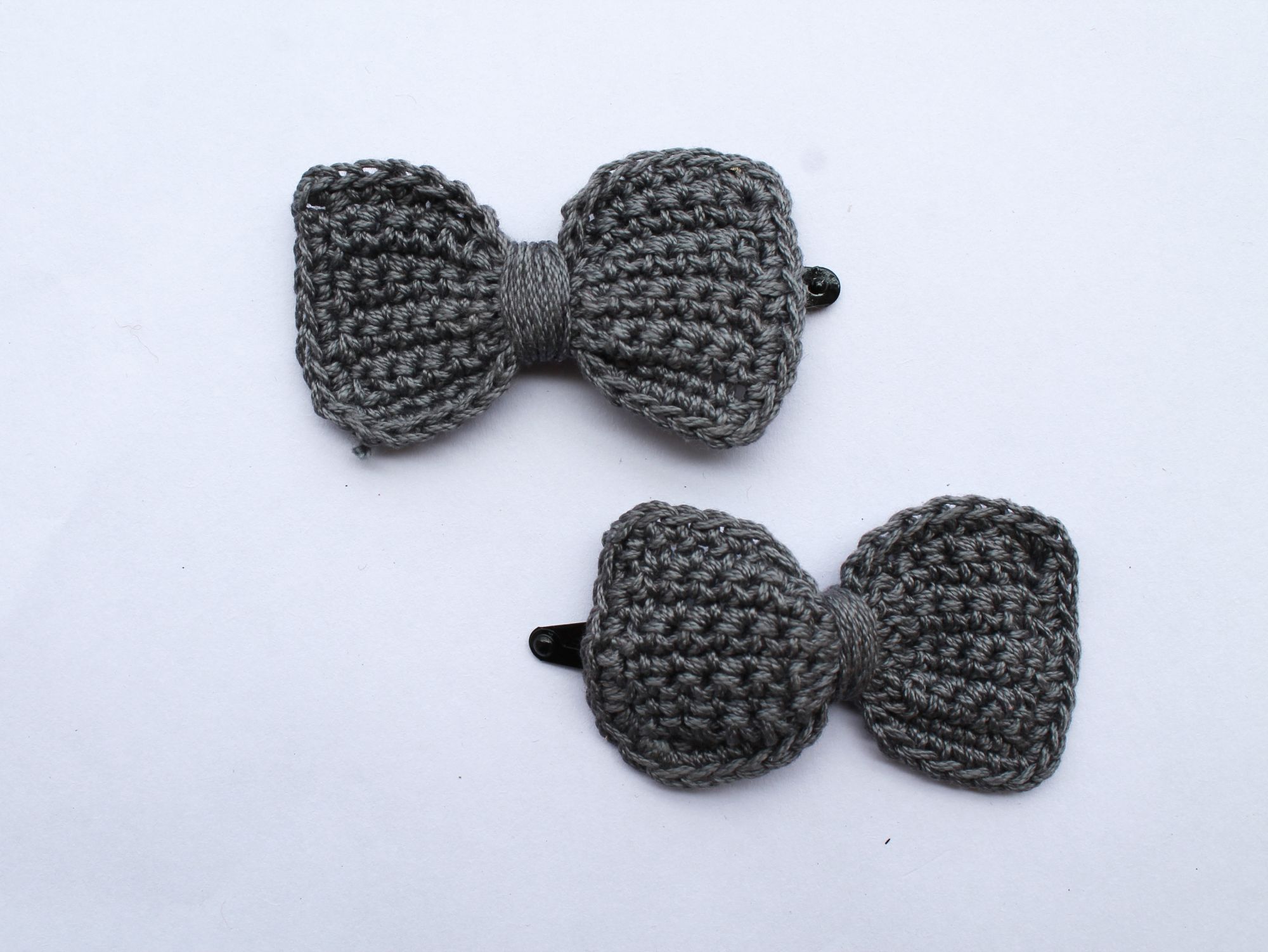 Handmade Crochet Bow Tic Tac Hair Pins for Girls - Grey Woonie