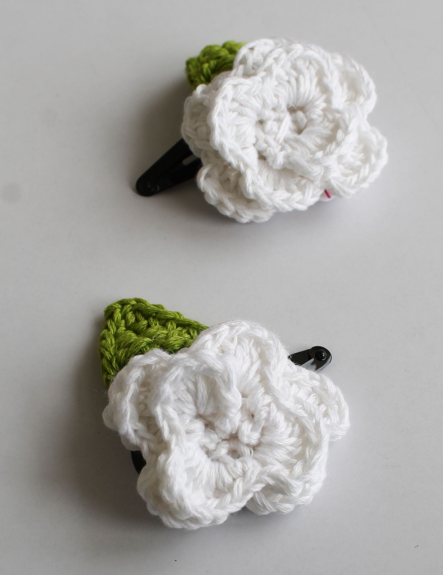 Handmade Crochet Petals Tic Tac Hair Pins for Girls  White  Woonie