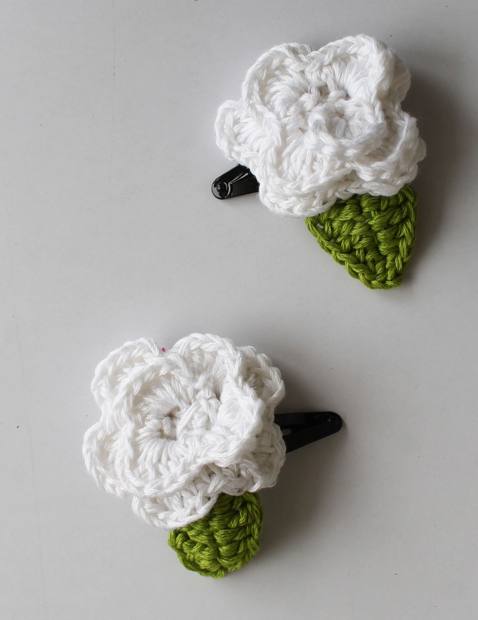 Handmade Crochet Petals Tic Tac Hair Pins for Girls  White  Woonie