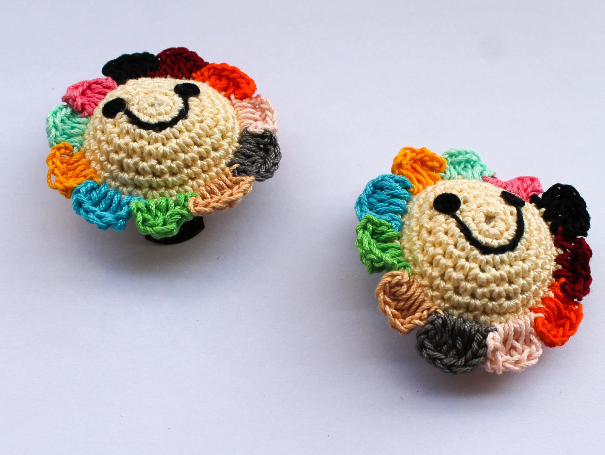 Woonie Crochet Smiley Face Design Set of 2 Hair Clips - Multi Color