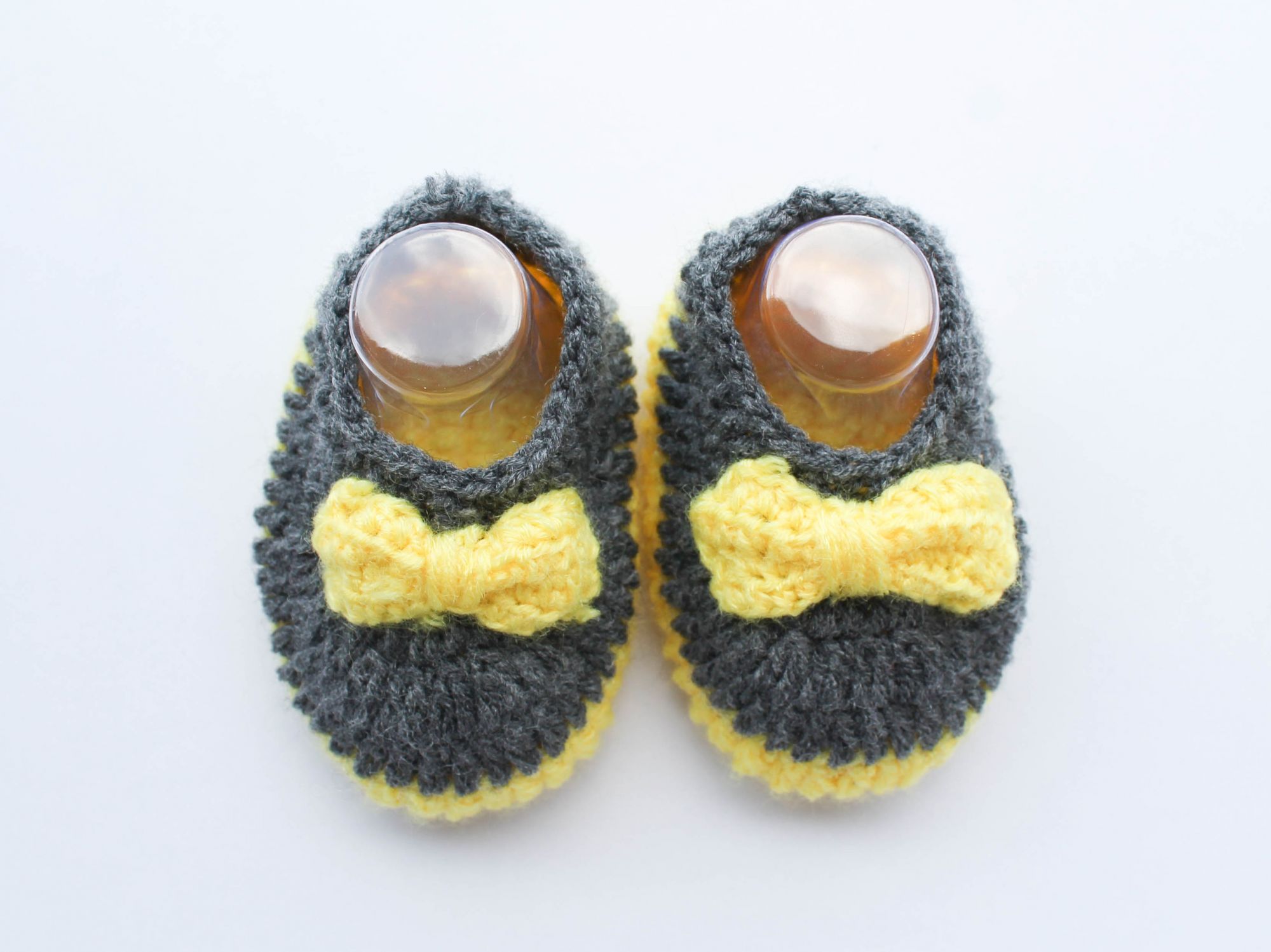 Woonie Handmade Crochet Bow Detailed Booties - Grey