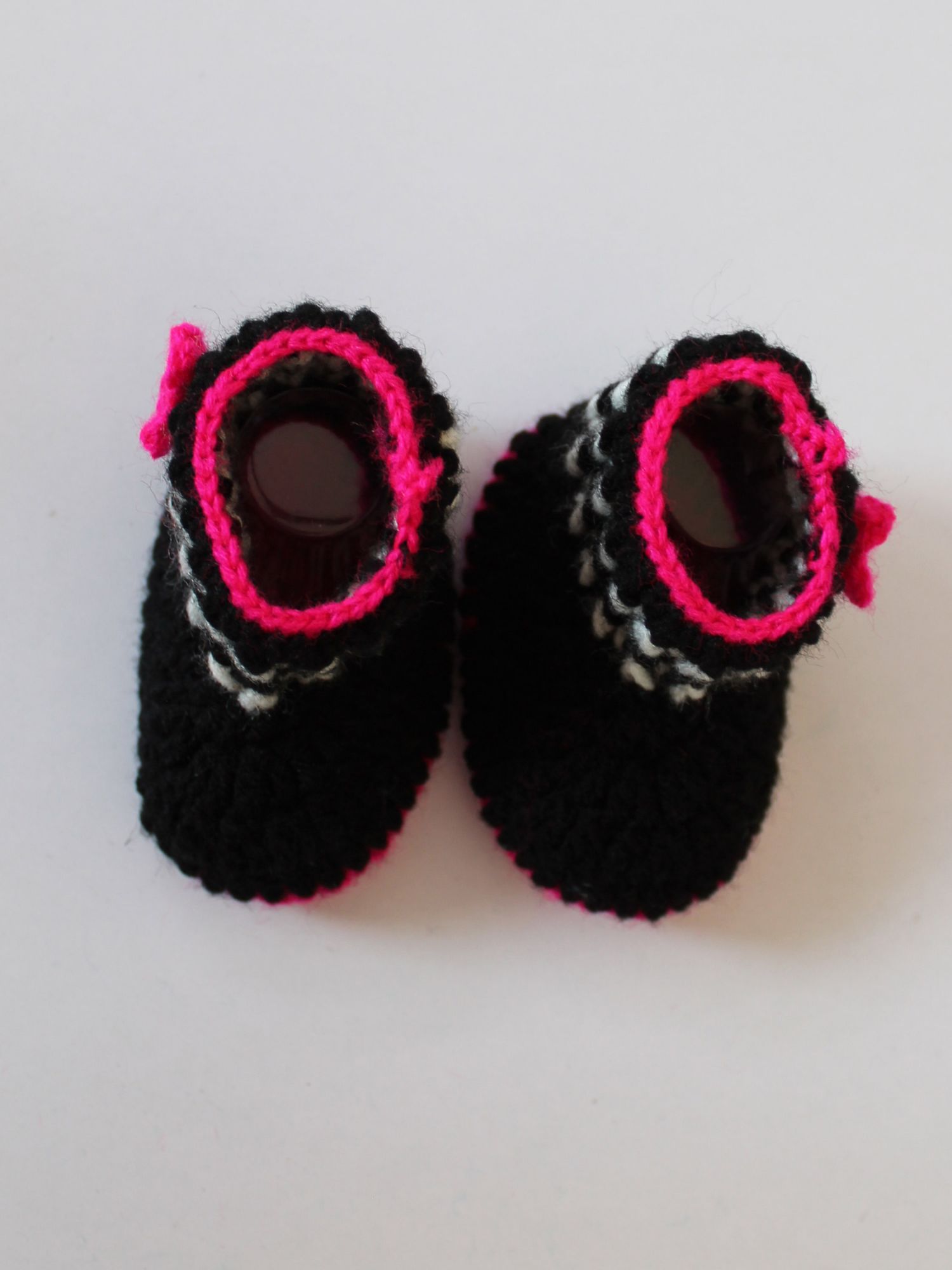 Woonie Handmade Flower Design Booties - Black